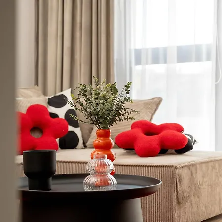 Stylish With Underground Parking And A Perfect Location By Renters *