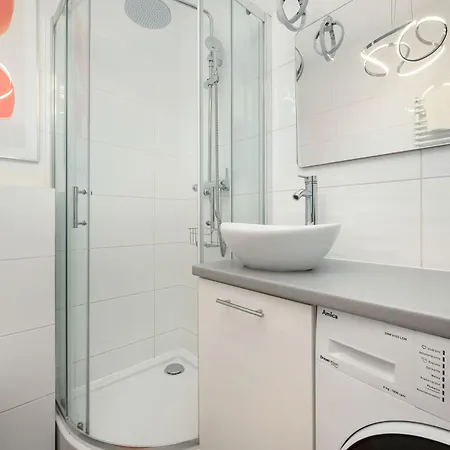 Stylish With Underground Parking And A Perfect Location By Renters * Wrocław