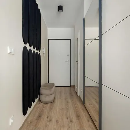 شقة Stylish With Underground Parking And A Perfect Location By Renters *