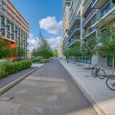 Stylish With Underground Parking And A Perfect Location By Renters شقة